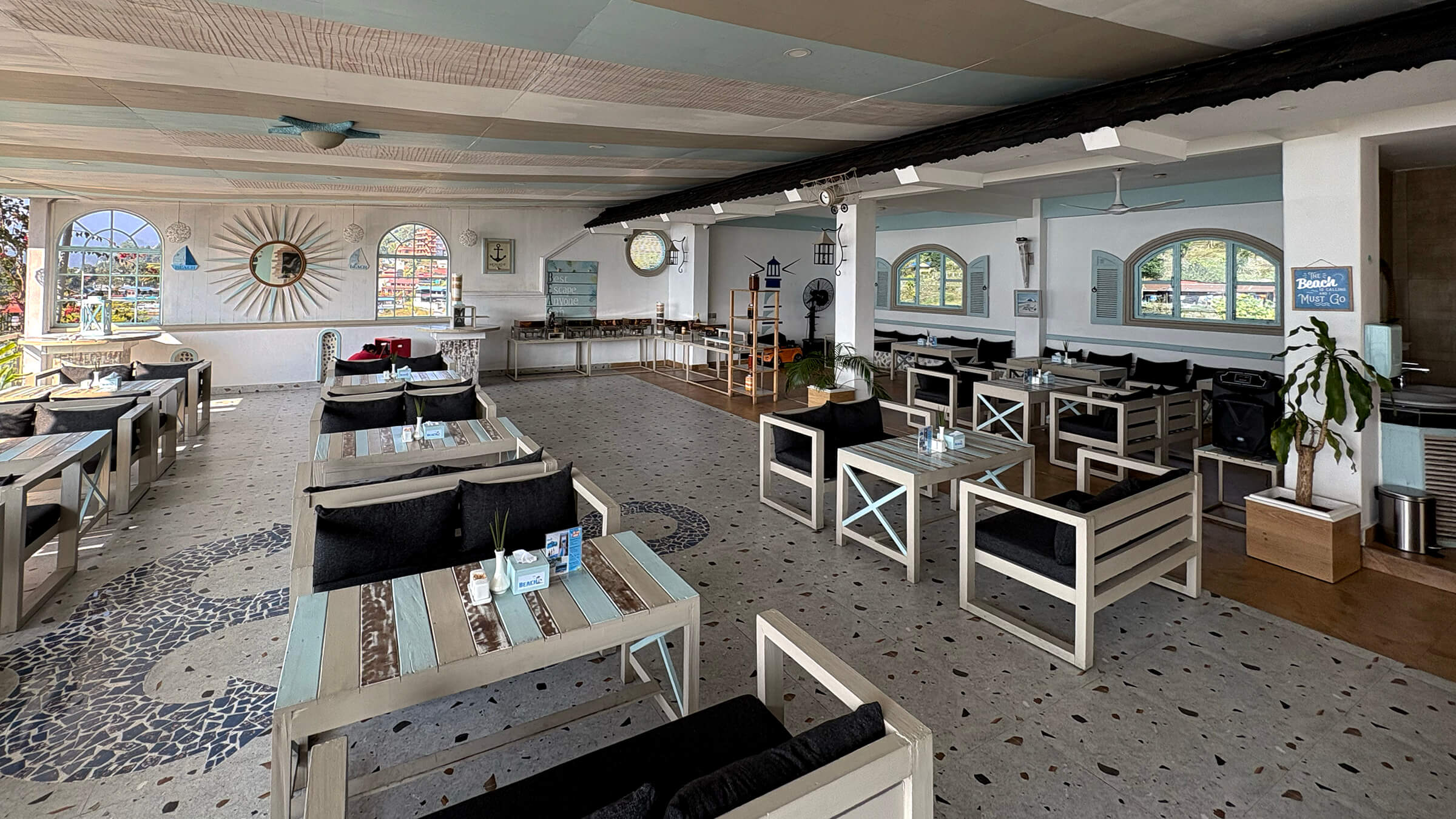 bar-dining-restaurant-guest-experience-best-hospitality-service-noah-safaris